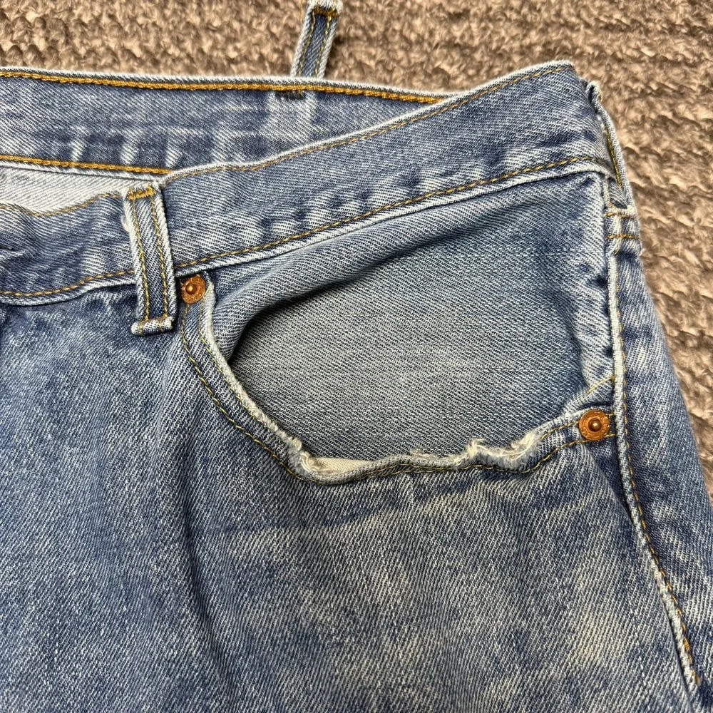 Levis 501 Mens Jeans 38x32 Medium Wash Blue Denim‎ Straight Leg Button Fly